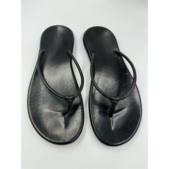 Olukai Black Leather Sandals flip flops Pre owned Size 10 - Picture 2 of 6